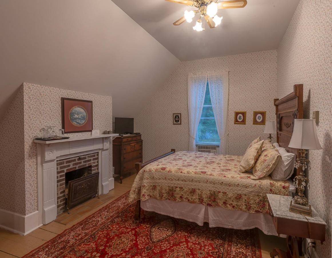 St. Martins Country Inn & Vaughan'S Restaurant Extérieur photo