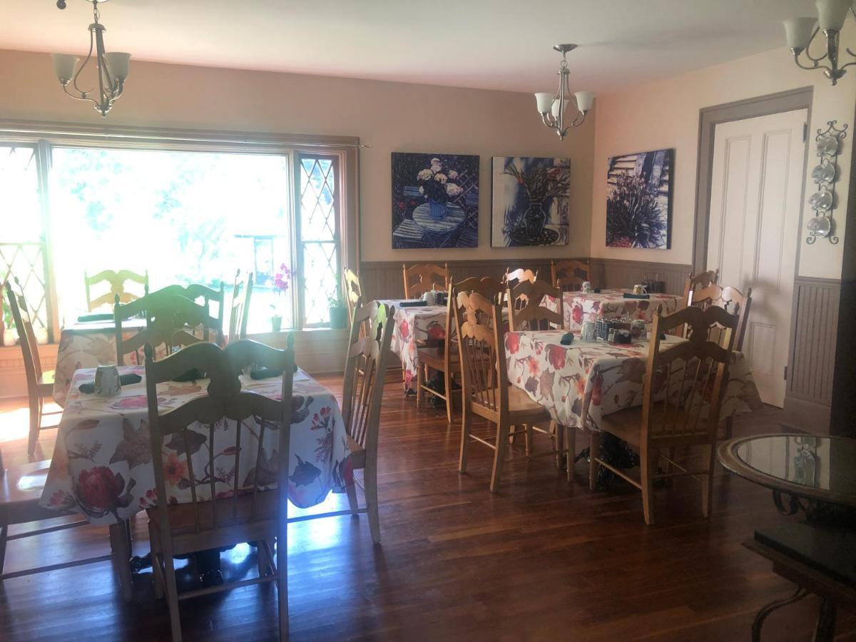 St. Martins Country Inn & Vaughan'S Restaurant Extérieur photo